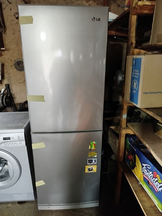 Продам Холодильник LG