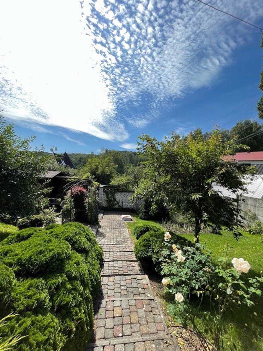 Продаж будинку та ділянки в смт. Івано Франкове