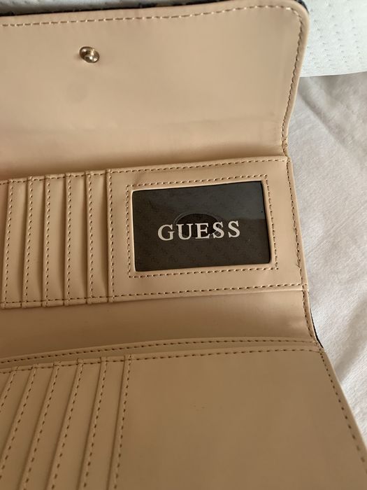 Carteira Guess nova em pele