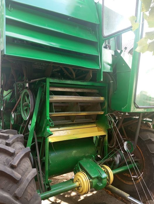 Комбаїн вольво 800