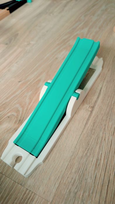 Huśtawka zjeżdżalnia dla pociągu