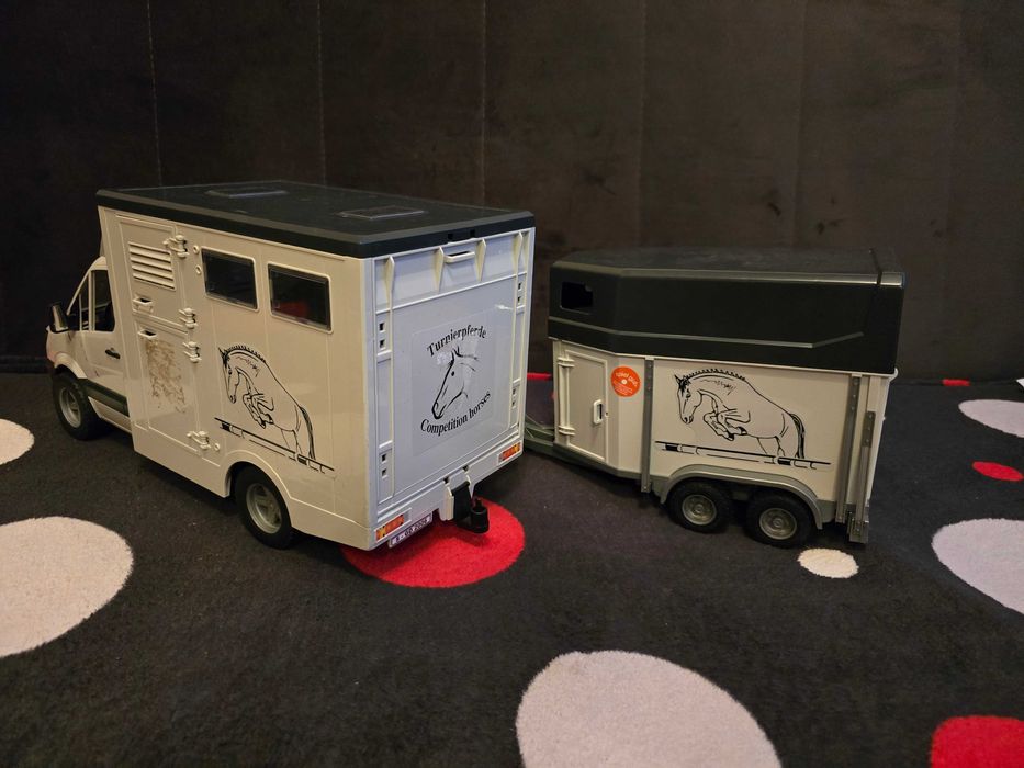 Bruder 02533 MB Sprinter do przewozu koni z przyczepą