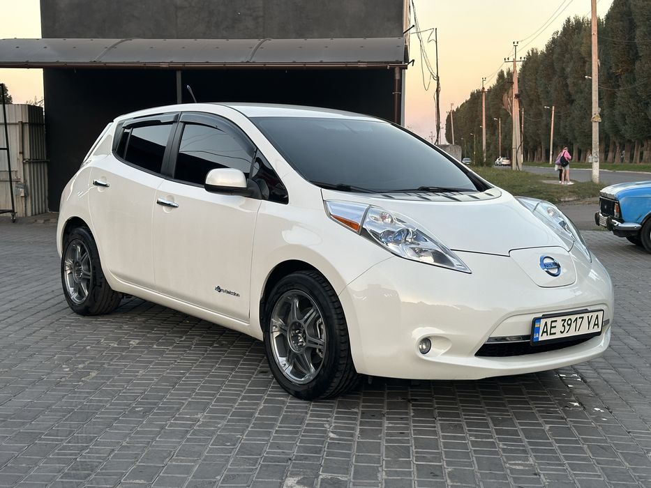 Машина авто в аренду Каменское такси Ниссан Nissan Leaf 24