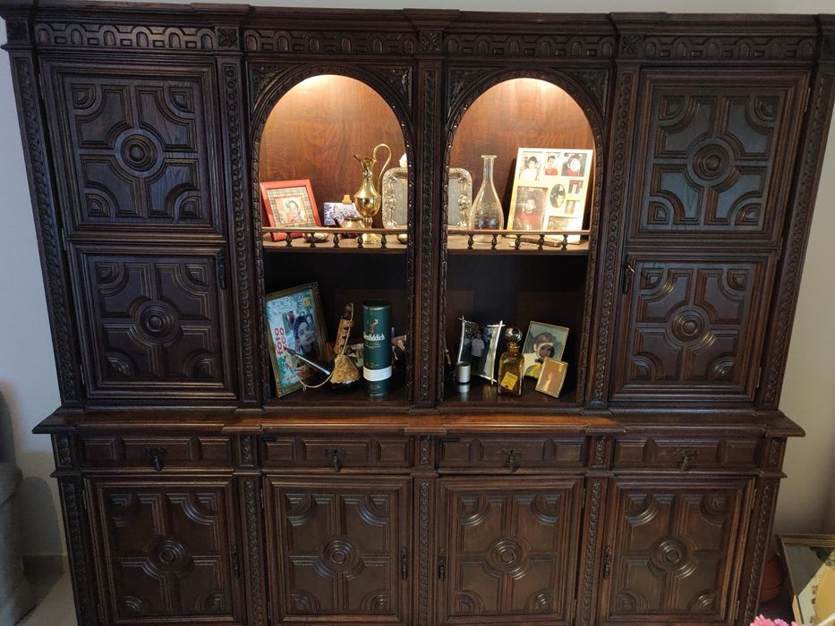 Móvel Antigo de sala em Madeira Maciça – excelente estado