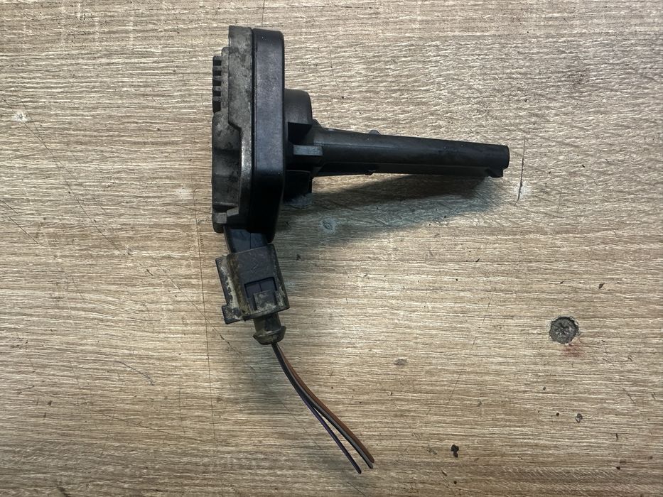 Датчик уровня масла 1.9, 2.0, 2.5, 3.2 Volkswagen Audi Skoda 6PR008079
