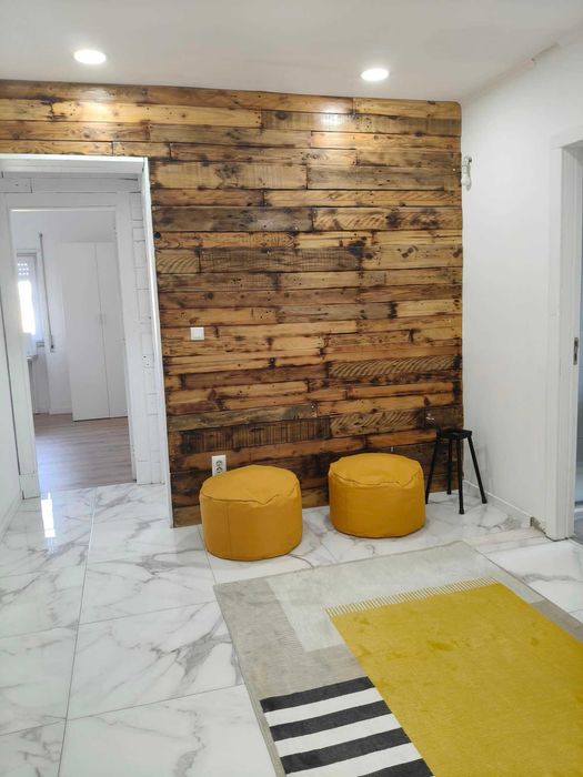 Quarto para arrendar em apt remodelado a 5min do metro para a FCT e Egas Moniz