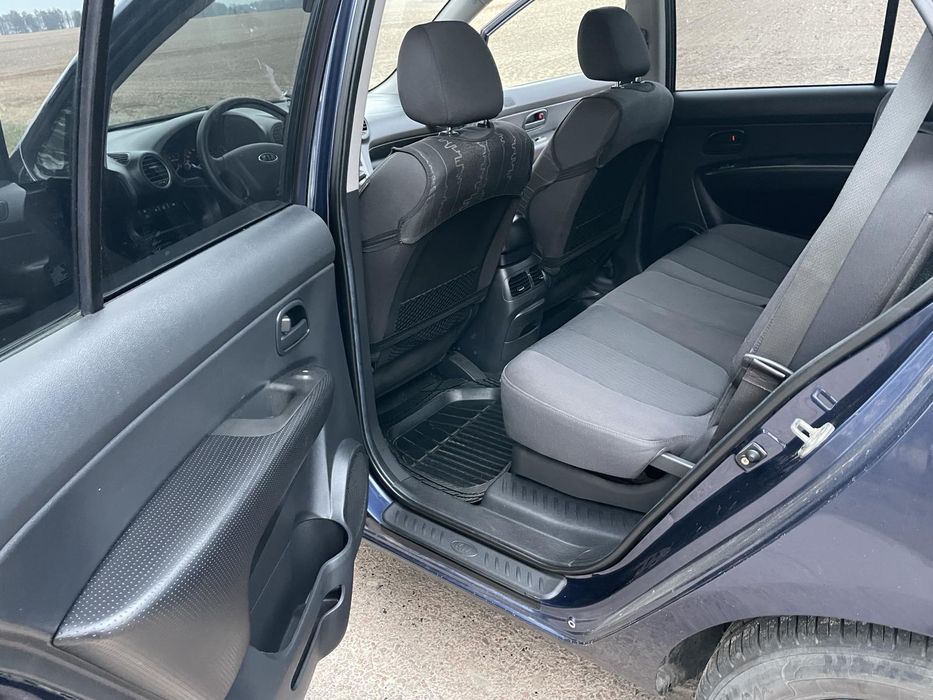 Продам Kia Carens
