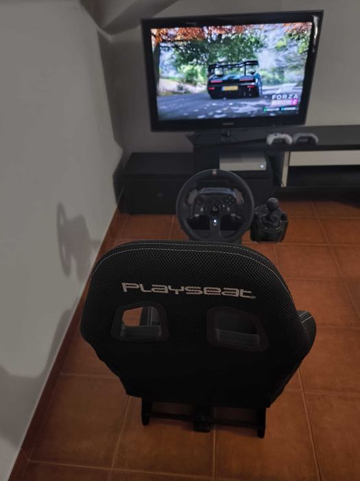 Cadeira Racing Playseat + Volante, pedais e shifter logitech p/ Xbox ou PC
