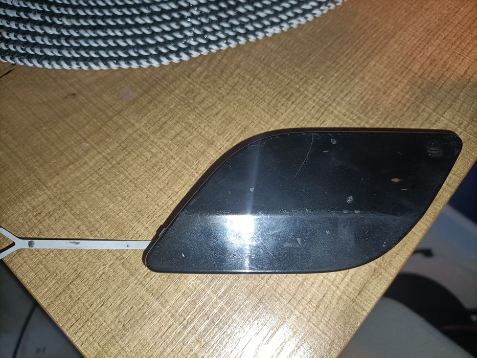 Orginalna zaślepka haka holowniczego tylniego zderzaka. Mercedes-Benz.