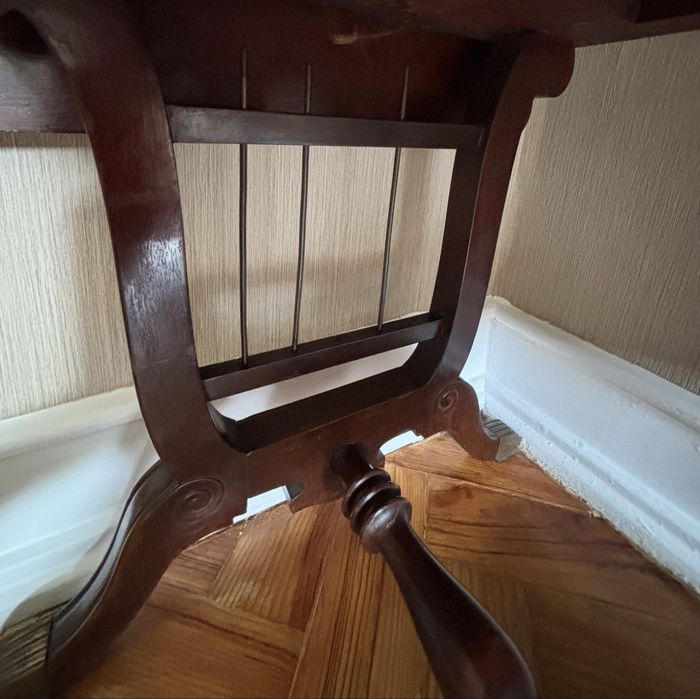 Mesa de centro ou de apoio em madeira antiga