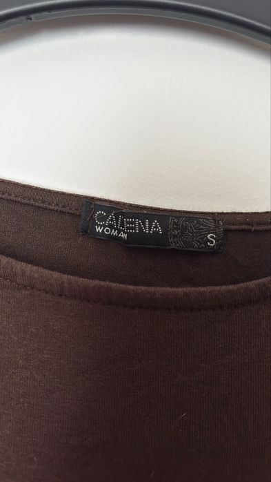 Camisola castanha com estampas
