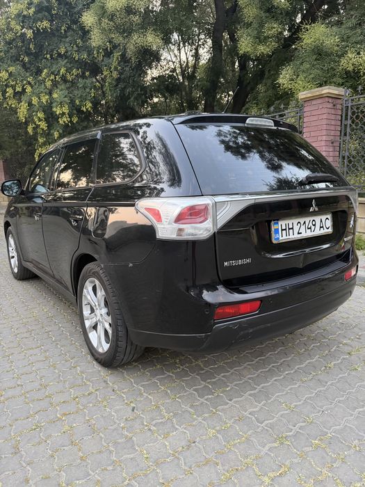 Mitsubishi outlander 3