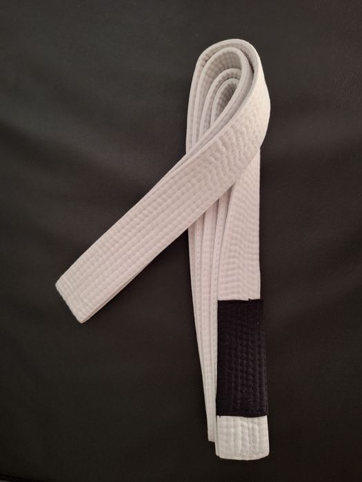 Cinto Branco Jiu-Jitsu Brasileiro (BJJ) Tatami – Tamanho A1 (Novo)