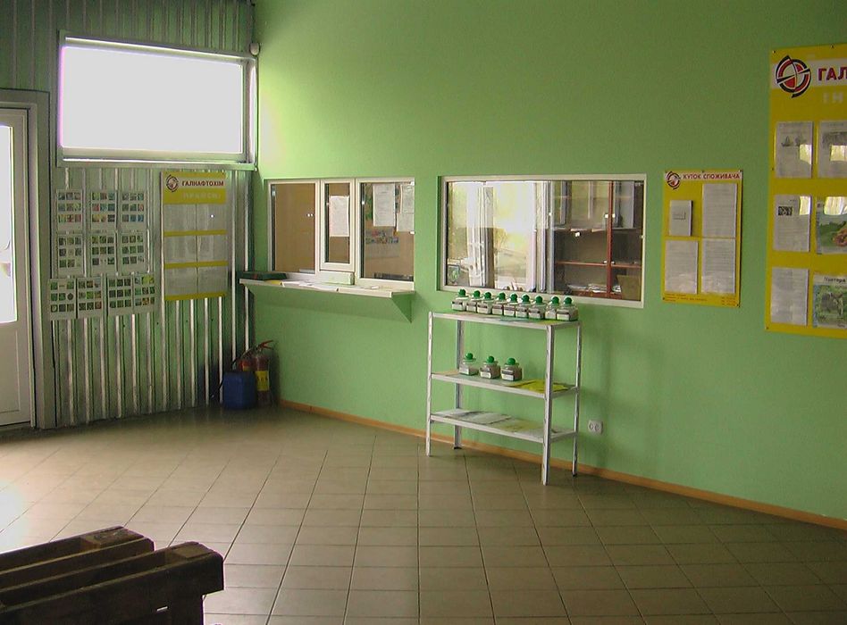 Продається прирейковий магазин склад