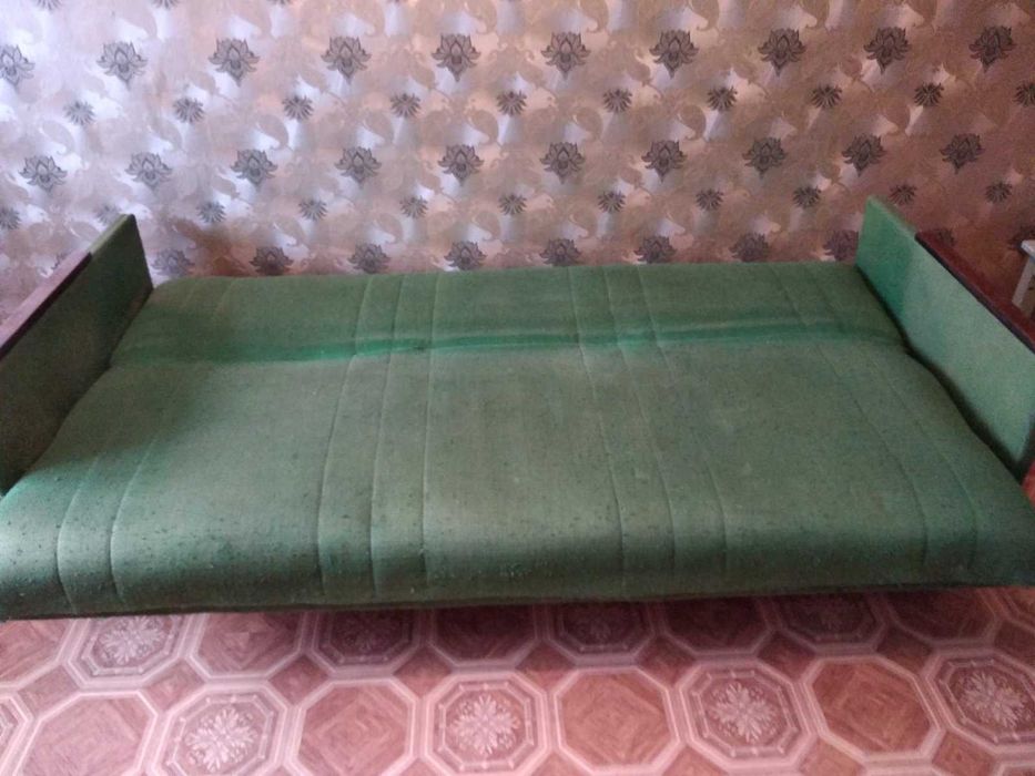 Продам  диван  .