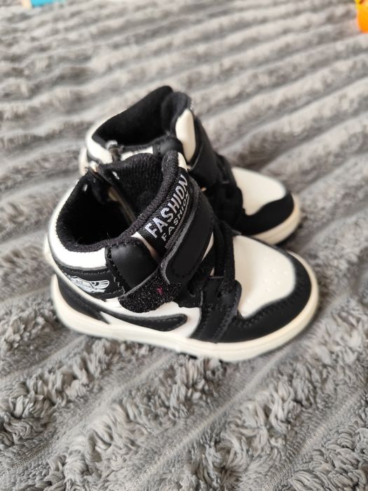 Кросівки 19 розмір нові