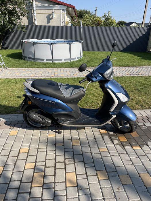 Піаджіо флай 100 кубів.
