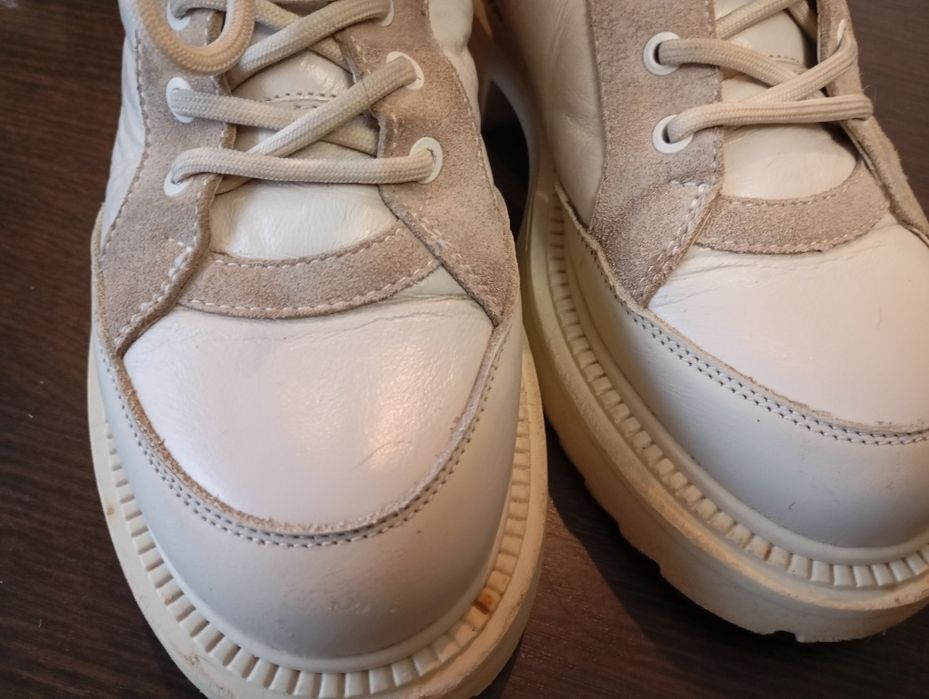 Взуття жіноче б.у.натуральна шкіра.