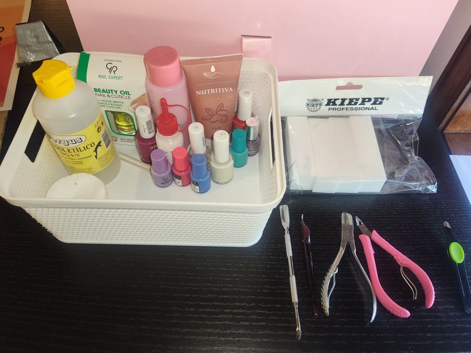 Motor unhas, led, vernizes, alicates, e todo o material de unhas de gel
