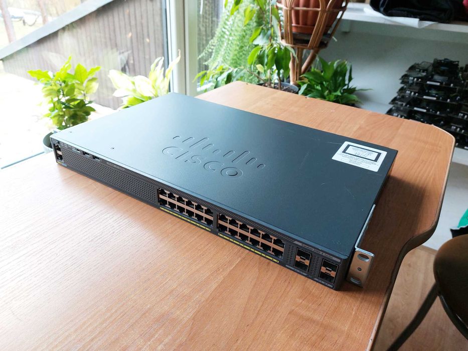 Switch Cisco Catalyst WS-C2960X-24TS-L 24x 1Gb 4x SFP (2)