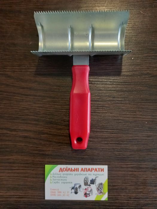 Щітка шкребло одностороння для ВРХ та кіз і овець.