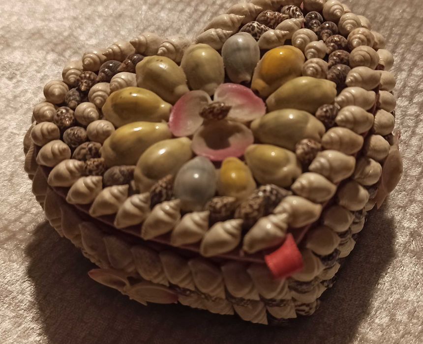 Szkatułka z muszelek - serduszko