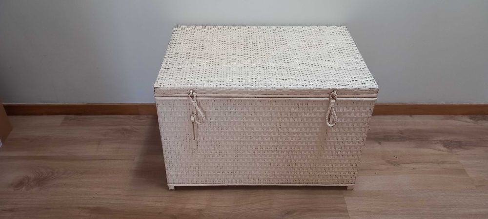 Bau em palhinha branco