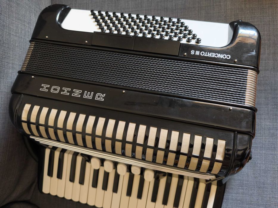 Acordeão HOHNER concerto III S