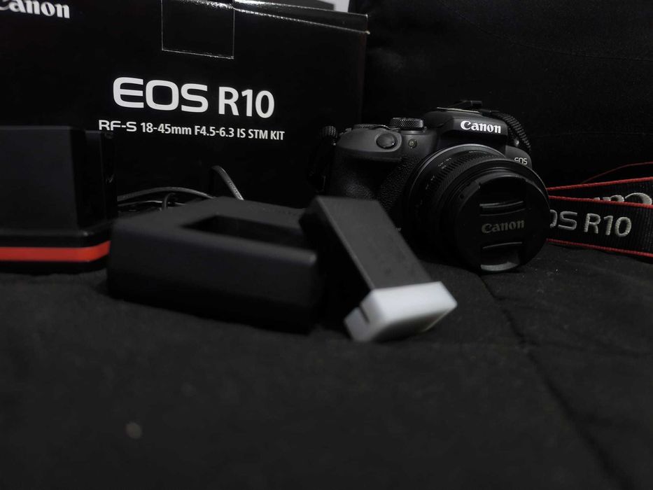 Canon R10 objetiva 18-45mm