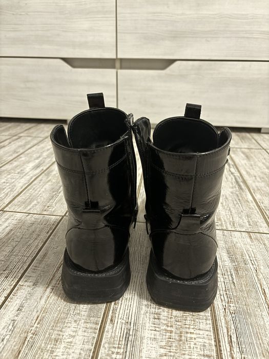 Продам Жіночі чорні лакові черевики