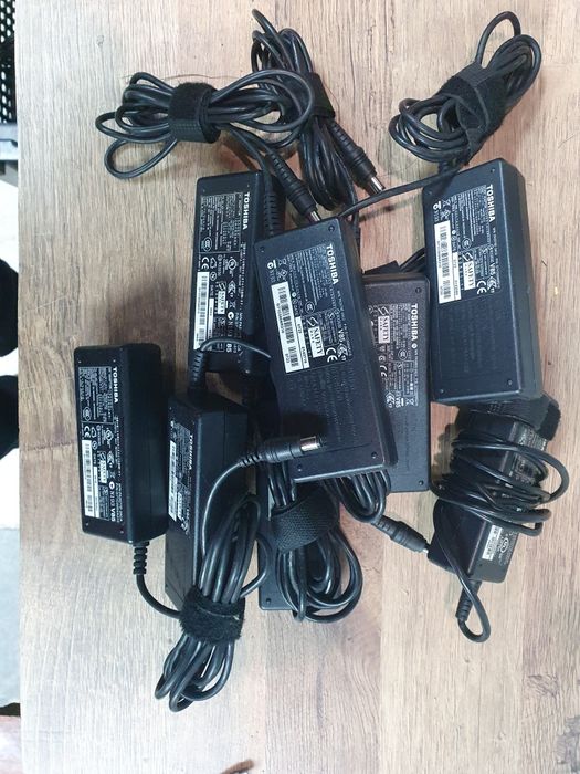 Зарядка зарядное блок питания живлення Toshiba 15v/3-5a 45-90w 6.3×3.0