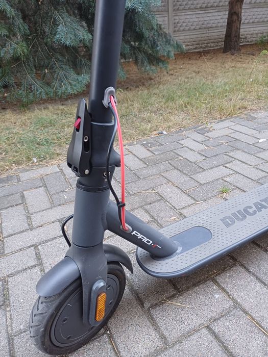 Hulajnoga elektryczna DUCATI Pro I Evo 350W 8.5"