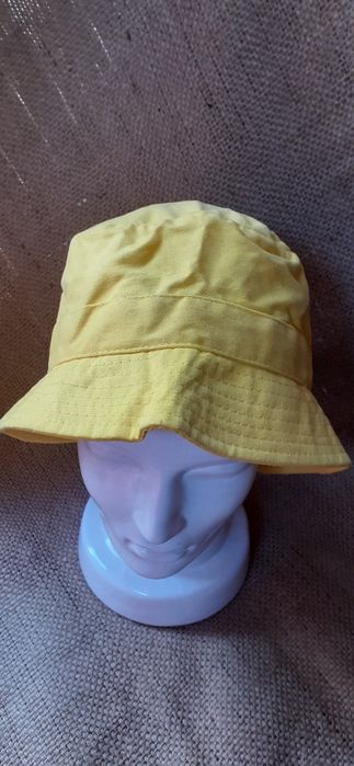 Kapelusik z tkaniny, żółty na okolo 59-60 cm obwodu