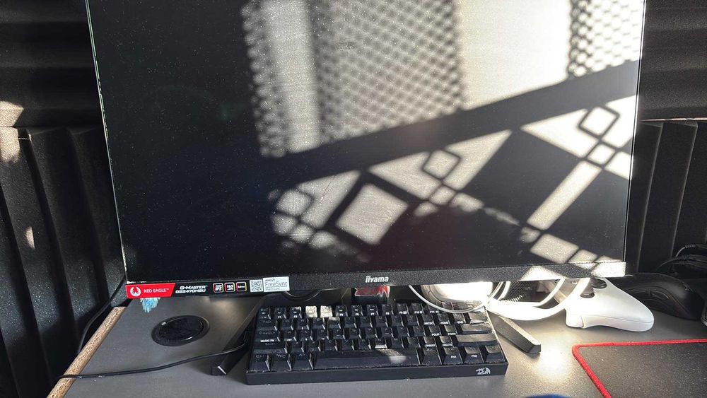 Sprzedam laptopa z sprzętem oraz monitor