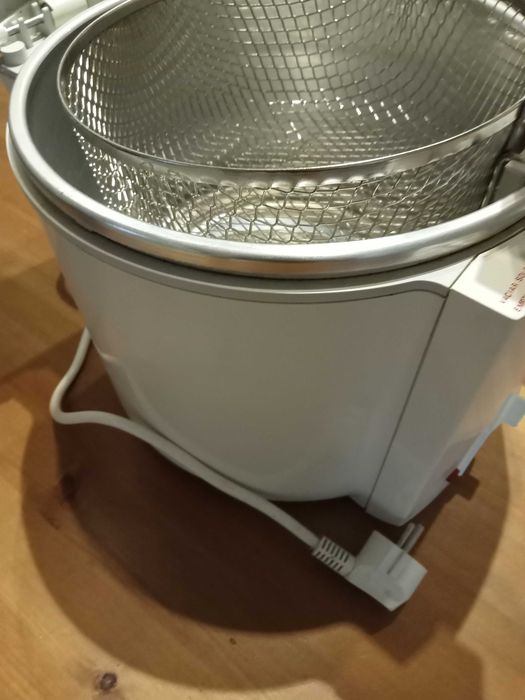 Fritadeira marca Ufesa em bom estado