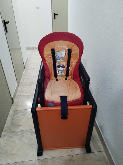 Cadeira de refeição de bebé