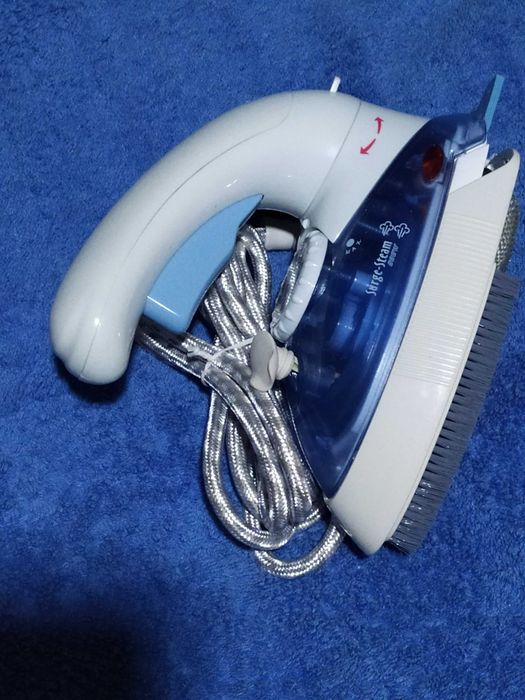 Праска з щіткою відпарювач.