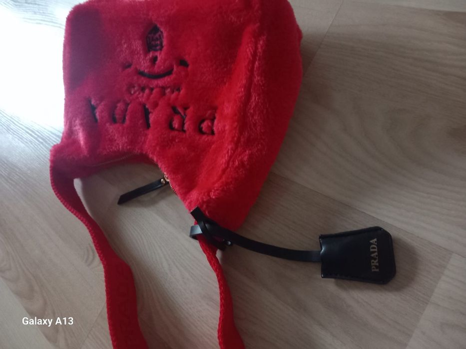 Prada futrzana torebka czerwona