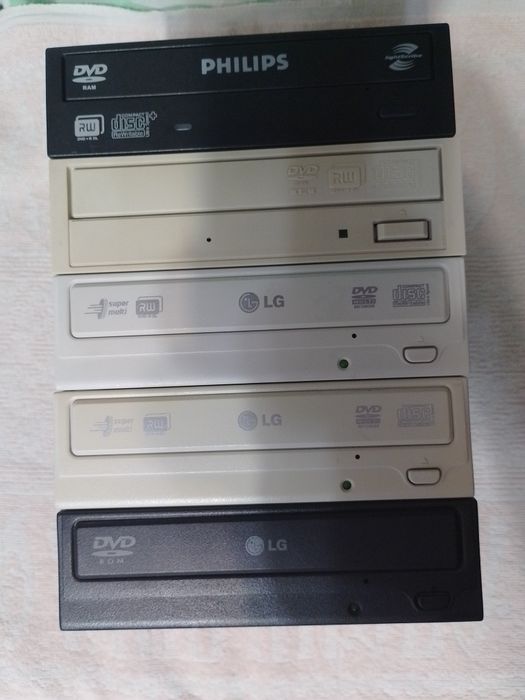 Продам комплект оптических приводов DVD-RW, дисководов FDD 3.5" (всего 9 устройств) и необходимых кабелей к ним.
