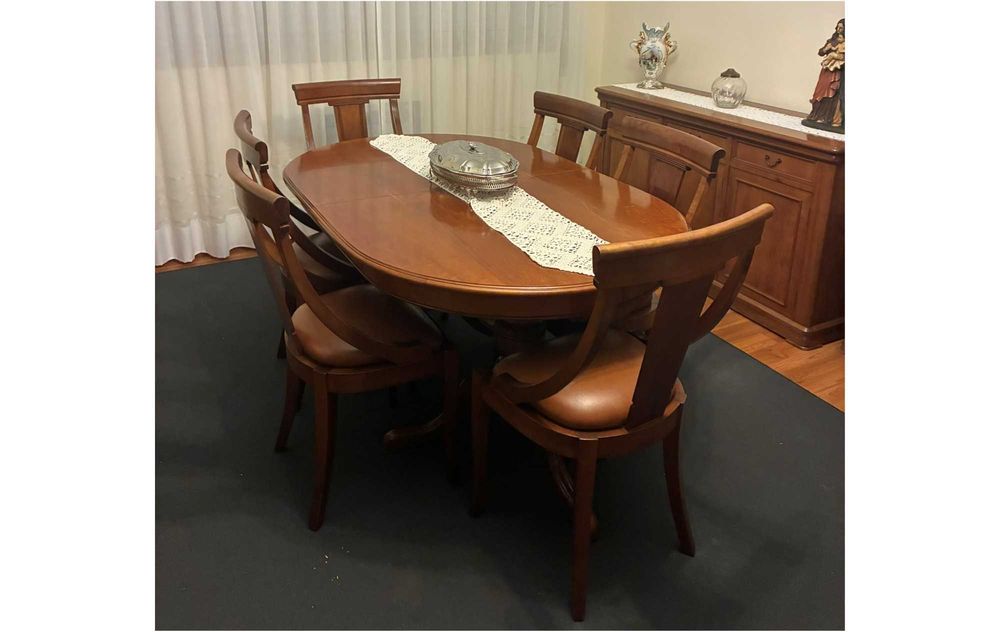 conjunto sala de jantar: mesa extensível, cadeiras, louçeiro, aparador