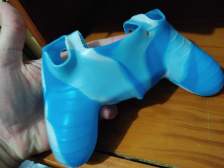 Capa para comando PS4 (tenho 2 iguais) Aceito Troca64751158475265123