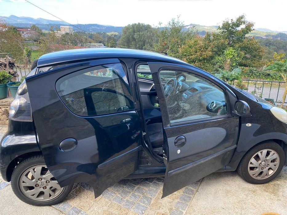 Carro fiável econômico ótimo