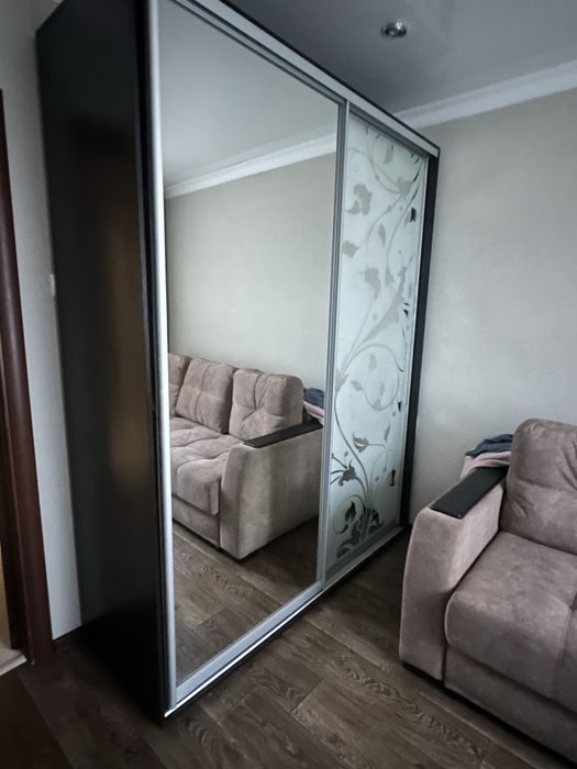 Шкаф купе в гарному стані