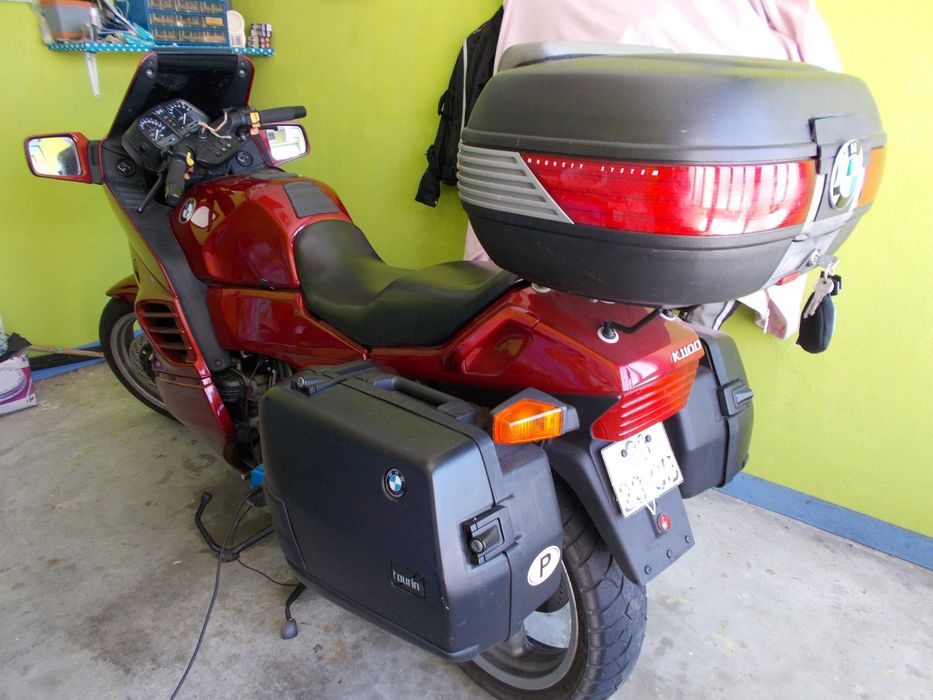 BMW K1100 RS de garagem