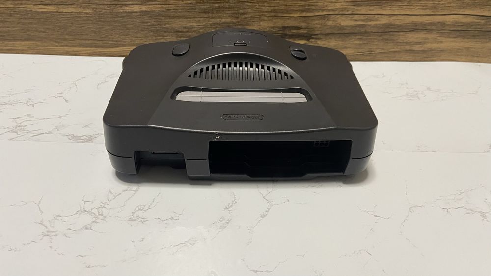 Consola Nintendo 64 + 2 comandos + jogos + acessórios