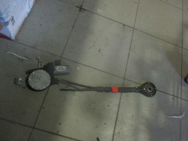 Elevador vidros frente esquerdo VOLKSWAGEN Passat (3A2, 35I)