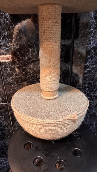 arranhador para gatos em forma de cogumelo