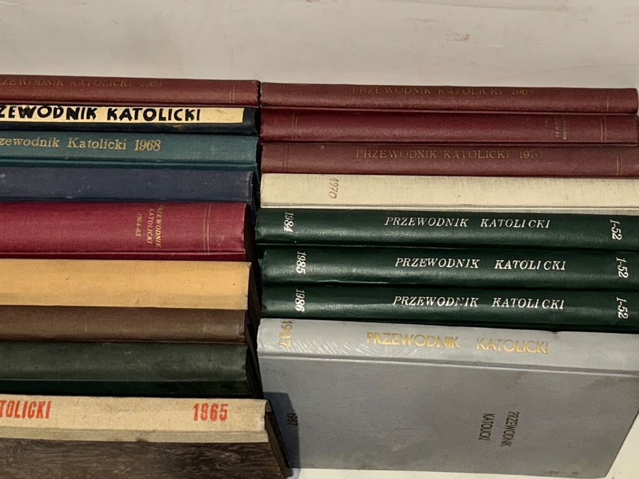 Oprawione roczniki Przewodnika Katolickiego