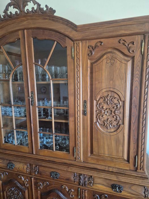 Movel sala e mesa em madeira castanho