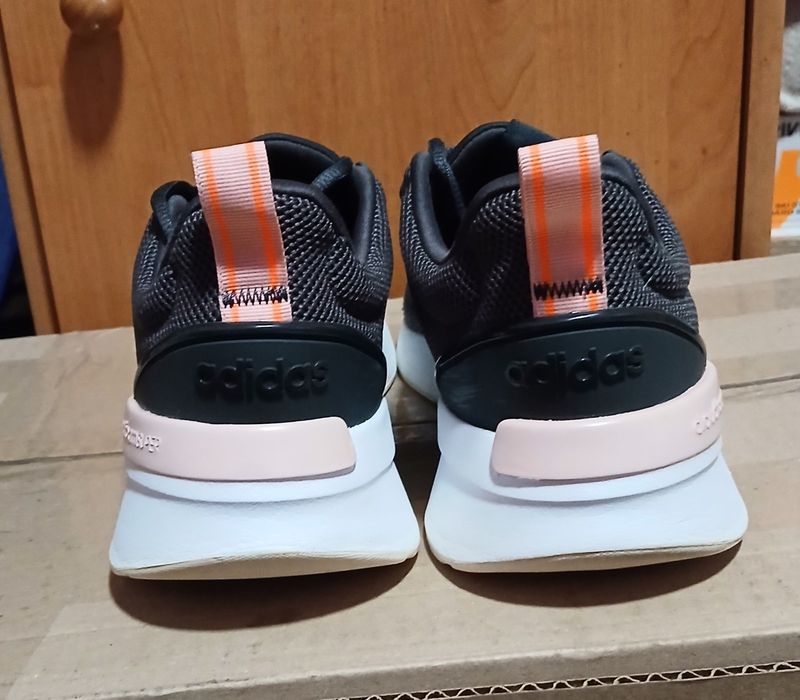 Жіночі кросівки Adidas Racer TR21